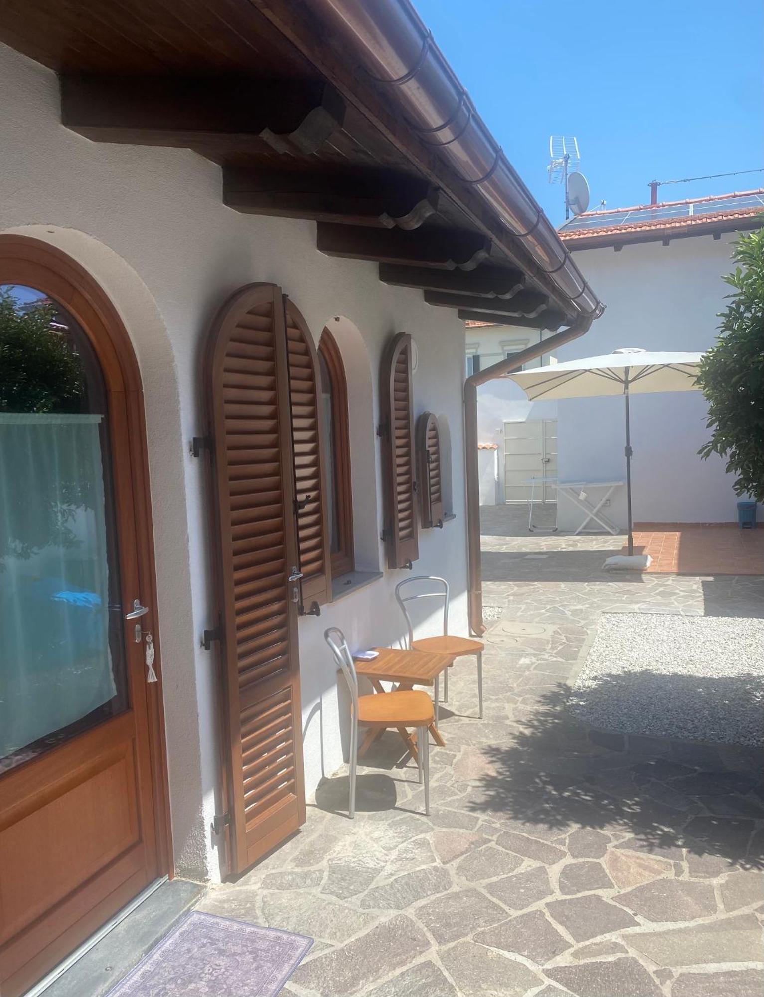 Casa Raffaela Hotell Marina Di Pisa Exteriör bild