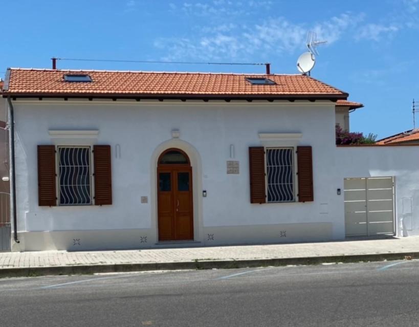 Casa Raffaela Hotell Marina Di Pisa Exteriör bild